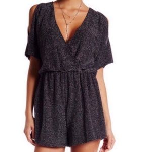 Cold shoulder Black/sliver romper  size L🦋